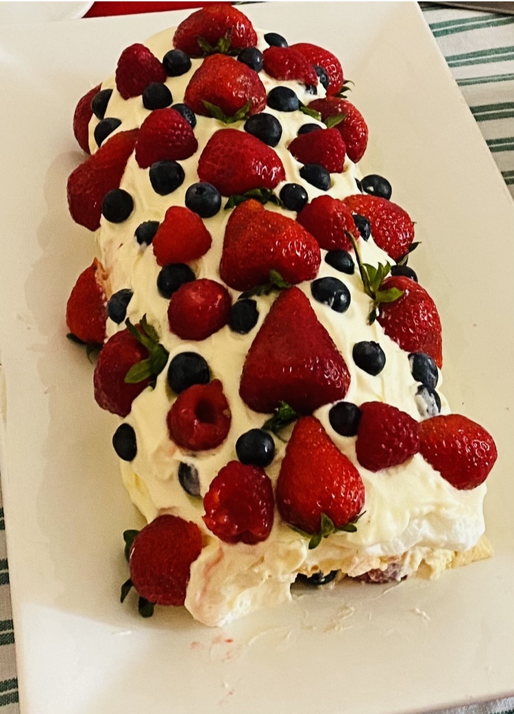 Berry Pavlova Roll |